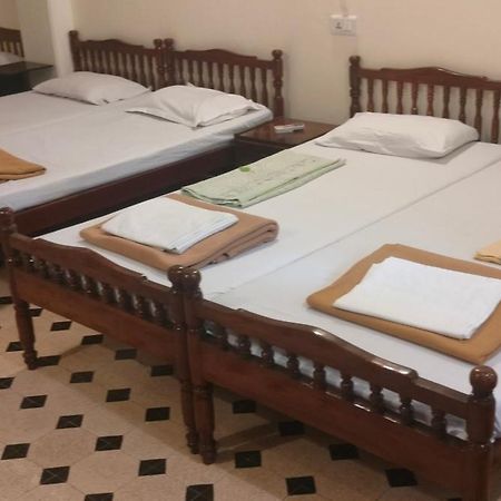 Bentleys Hotel Bombaj Zewnętrze zdjęcie